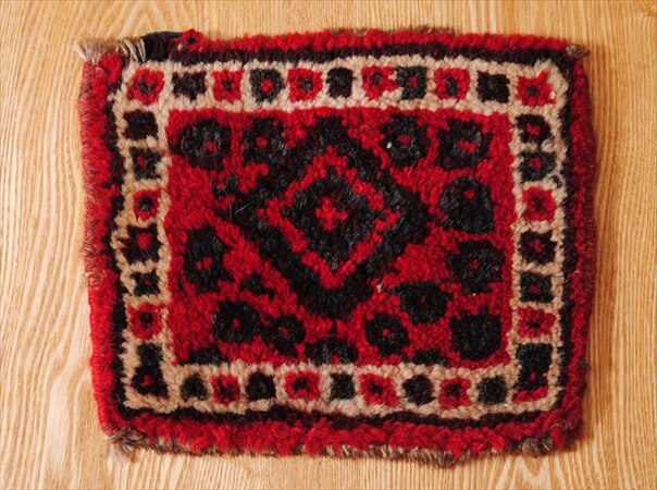 ベルギー買い付け 手織り ペルシャ絨毯 座布団 サイズ 32 x 27cm ギャッベ ギャベ ラグ スツール チェア マット