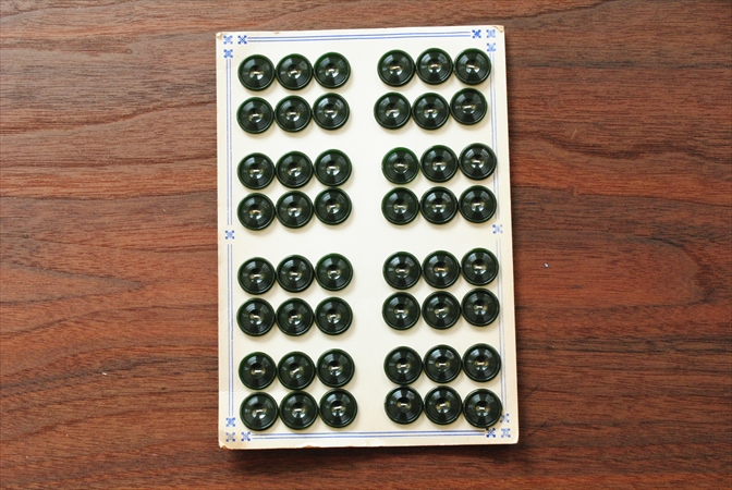 1950-60年代頃 ベルギー買い付け ヴィンテージボタンシート 48個 直径1.7cm ディープグリーン 深緑 アンティーク